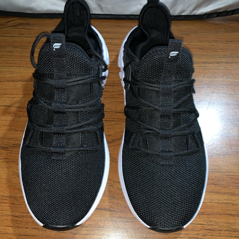 Women’s Fabletics Marin Sneaker 7.5 Blk/White